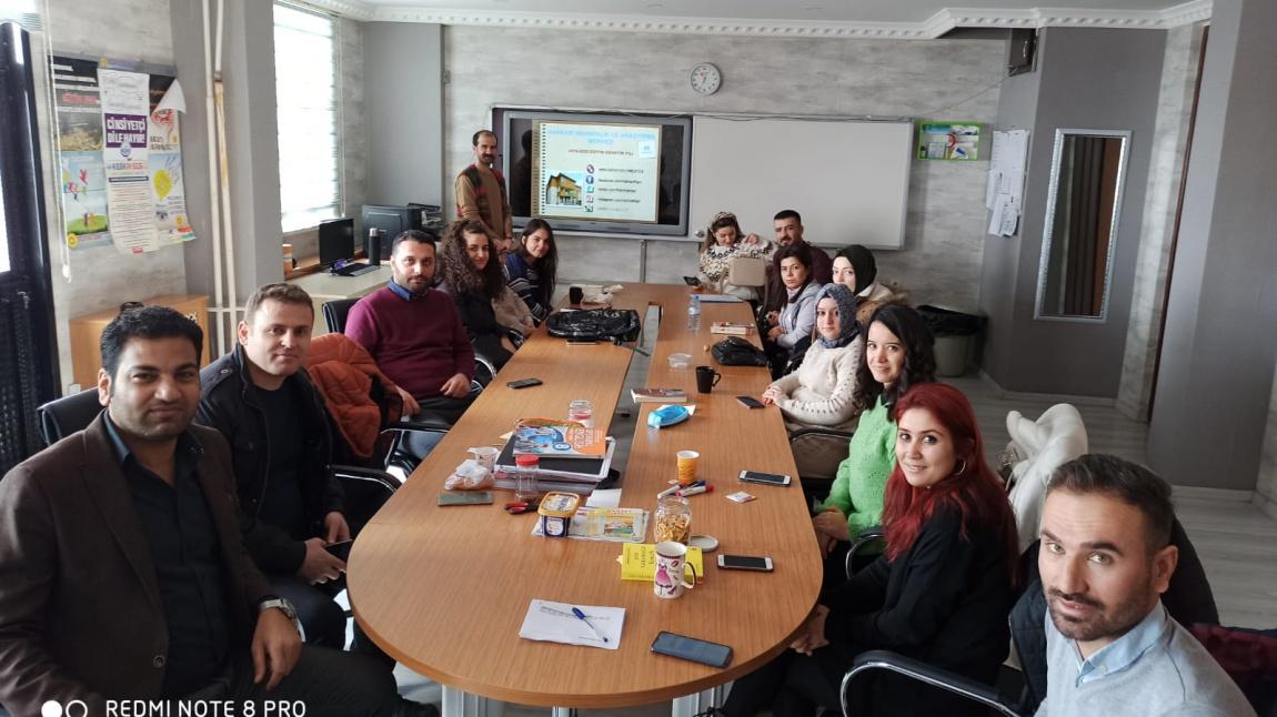 Selahattin Eyyubi İlk/Ortaokulu Öğretmenlerine Travma ile Baş Etme ve PSD Uygulamaları Tanıtımı Eğitimi