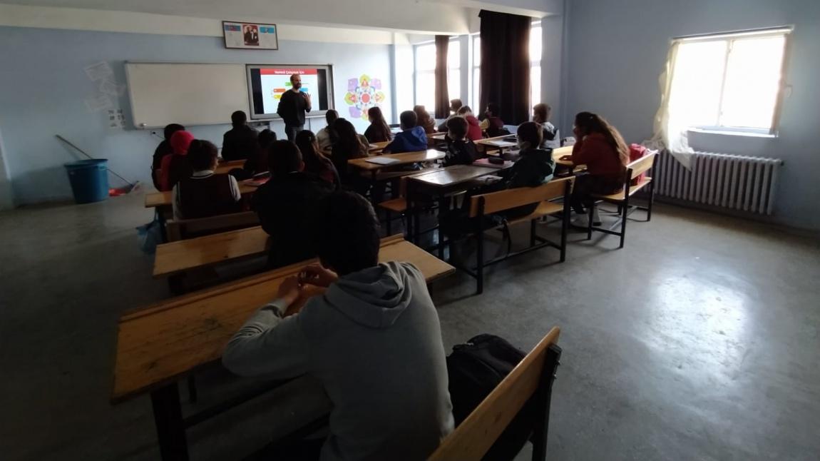 Bağışlı Köyü Mehmetçik Ortaokulu Motivasyon ve Sınava Hazırlık Eğitimi